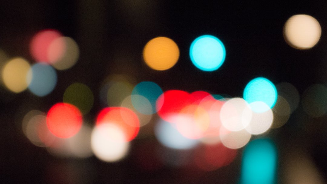 Photo taken on 2015-02-07 with a 50mm lens (35mm equiv.) at ƒ/4.5, and an exposure time of 1/125s at ISO3200.